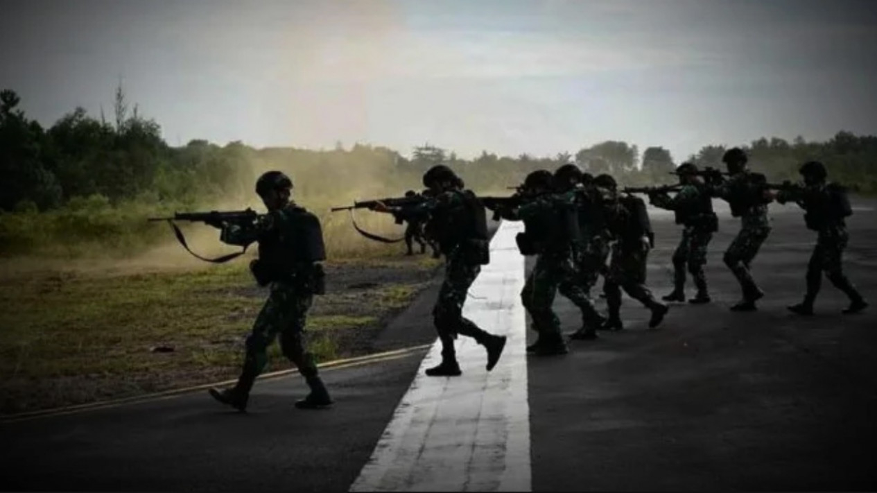 Wing Komando I Kopasgat Siapkan Mobil Dapur dan Air Minum untuk Bantu Korban Banjir